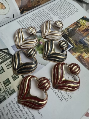 Mine Geçişli Kalp Tasarım Küpe