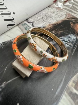 Mineli Kelepçe Çiçek Modelli