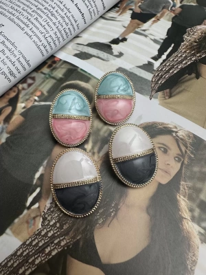 Mineli Tasarım Küpe