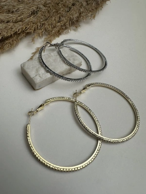 Orta Boy Taşlı Halka Küpe