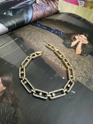 Özel Seri Altın Kaplama Taş Detaylı Ataç Model Bileklik