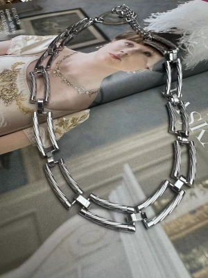 Özel Seri Birbirine Geçmeli Zincir Kolye