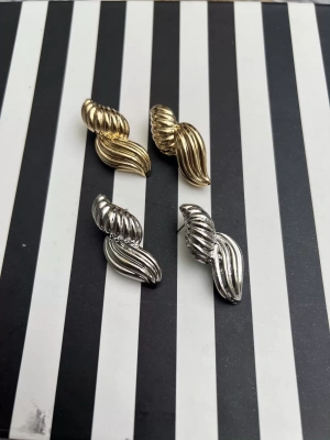 Özel Seri Burgu Model Asimetrik Küpe