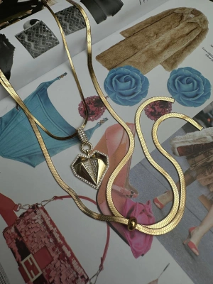 Özel Seri Kalp Figürlü Asansör Detaylı Kolye