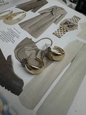 Özel Seri Taş Geçişli Halka Küpe