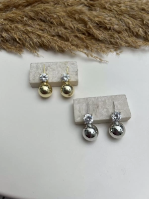 Özel Seri Tektaş Detay Topçuk Küpe