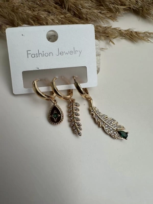 Özel Seri Yeşil Taş Detaylı Yaprak Küpe