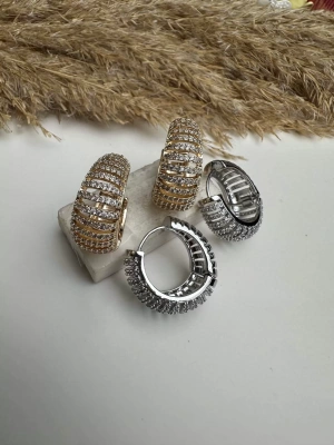 Özel Tasarım Taşlı Altın Kaplama Halka Küpe