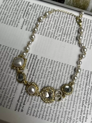 Özel Vintage Model İnci Ve Taş Detay Choker kolye
