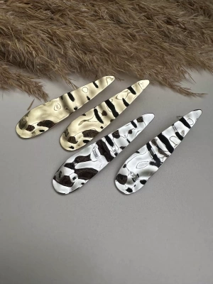 Plakası Asimetrik Uzun Küpe