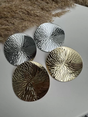 Plakası İşlemeli Küpe