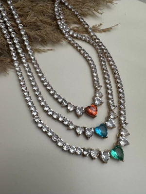 Renkli Kalp Detay Taşlı Altın Kaplama Su Yolu Kolye