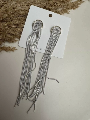 Sallantılı Pırıltı Küpe