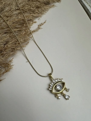 Taş Sallantılı Vip Seri Göz Kolye