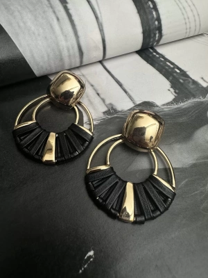 Tasarım Deri Sarmal Küpe