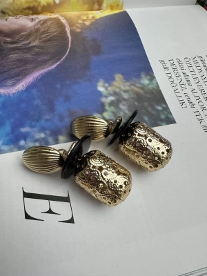 Tasarım Gold Detay Renk Küpe