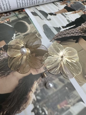 Tasarım İnci Çiçek Küpe