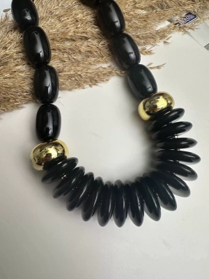 Tasarım Siyah Boncuk Detay Kolye 2