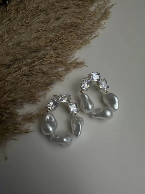 Taşlı Barok İnci Küpe