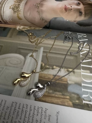 Taşlı Bottga Model Kolye