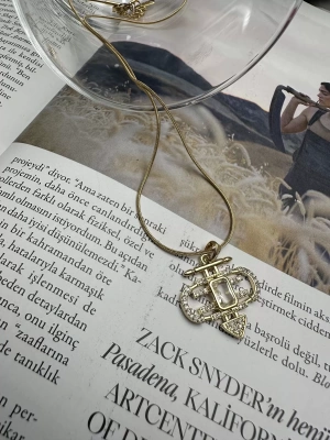 Taşlı Çelik Tasarım Kolye