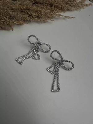 Taşlı Fiyonk Küpe