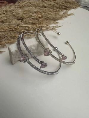 Taşlı Kalp Bileklik