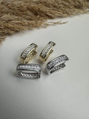 Taşlı Kare Altın Kaplama Küpe