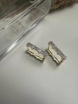 Taşlı Kare Altın Kaplama Küpe