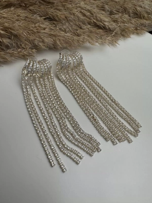 Taşlı Özel Seri Sallantılı Küpe