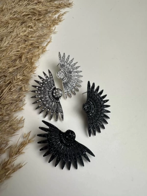 Taşlı Tasarım Çiçek Küpe