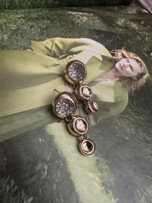 Taşlı Tasarım Küpe