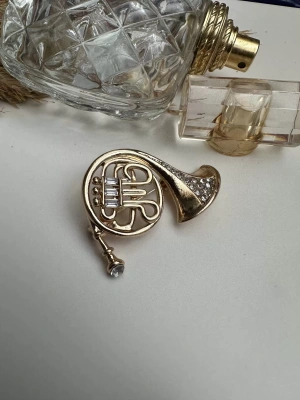 Taşlı Vintage Model Gramofon Broş