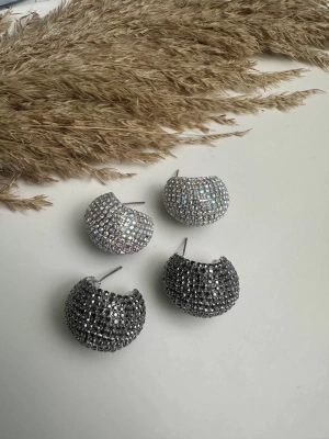 Tombul Taşlı Özel Seri Küpe