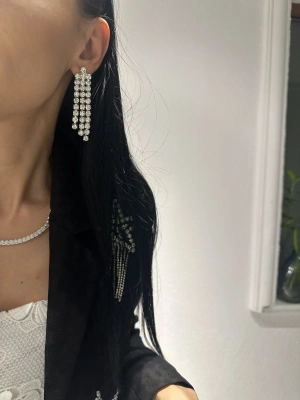 Üç Sıra Taşlı Su Yolu Küpe