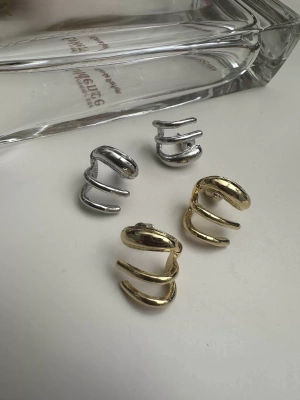 Üçlü Görünüm Düz Basic Plaka Küpe