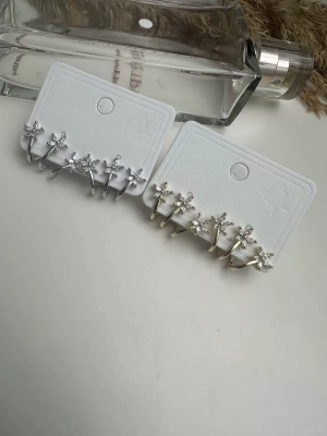 Üçlü Görünümlü Çiçek Küpe