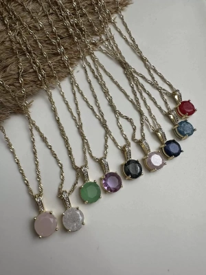 Uzun Tasarım Yuvarlak Taş Renk Kolye