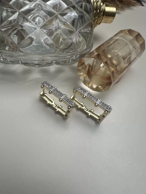 Vip Kare Taşlı Küpe