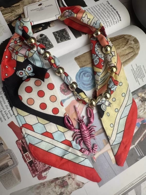 Yengeç Figür Fular Kolye