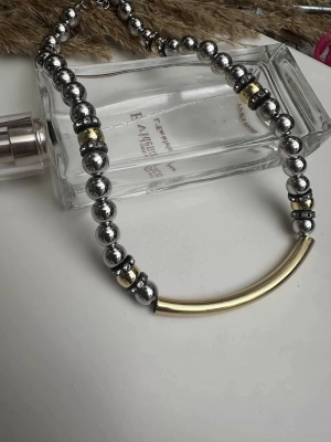 Zirkon Taşlı Gümüş Renk Plaka Kolye