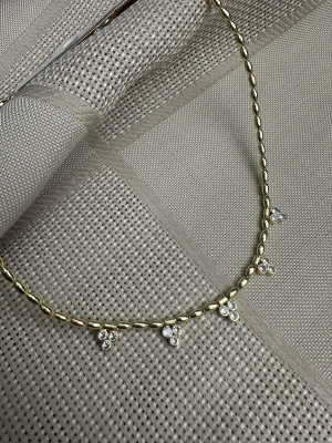 Üçlü Taşlı Yassı Kolye