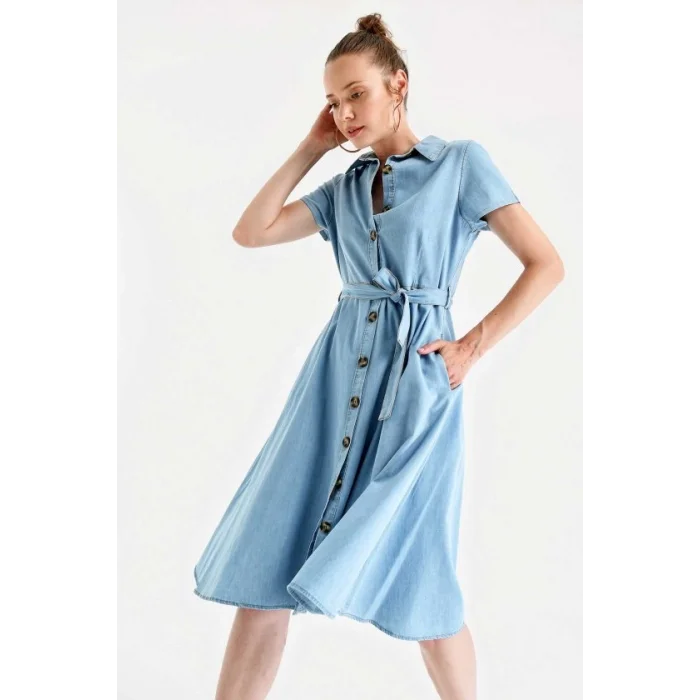 1677 Boydan Düğmeli Kuşaklı Kot Elbise - Mavi