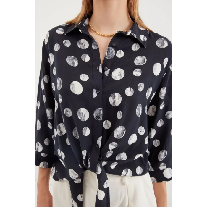 20243 Önü Bağlamalı Desenli Gömlek - Siyah