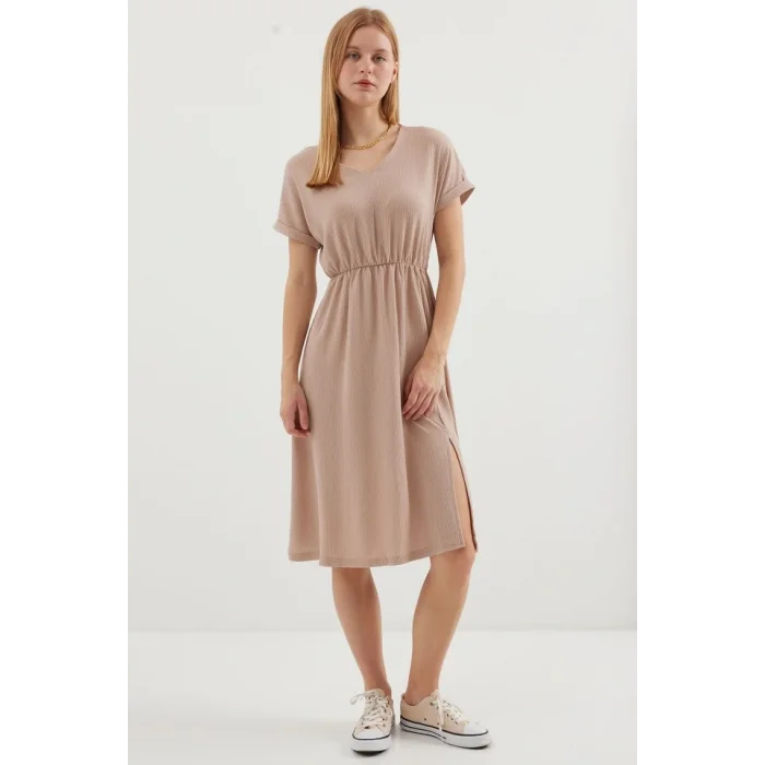 2378 V Yaka Yırtmaçlı Örme Elbise - Bisküvi