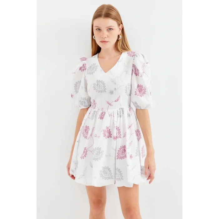 2506 Desenli V Yaka Mini Kloş Elbise - Ekru
