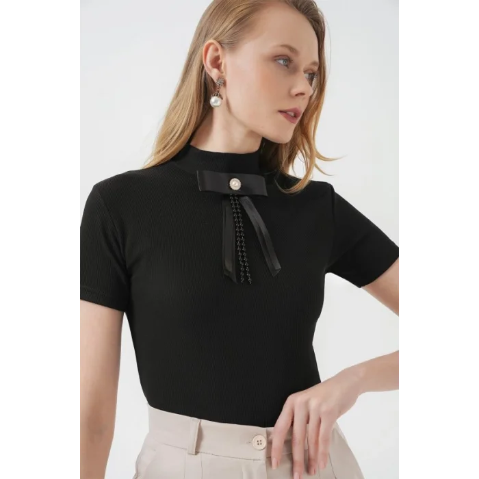 926 Yaka Detaylı Kısa Kol Bluz - Siyah