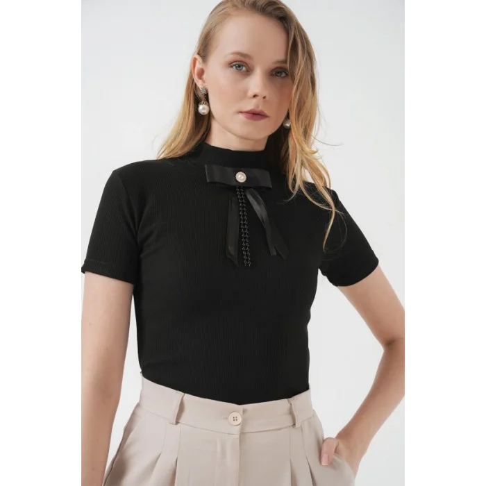 926 Yaka Detaylı Kısa Kol Bluz - Siyah