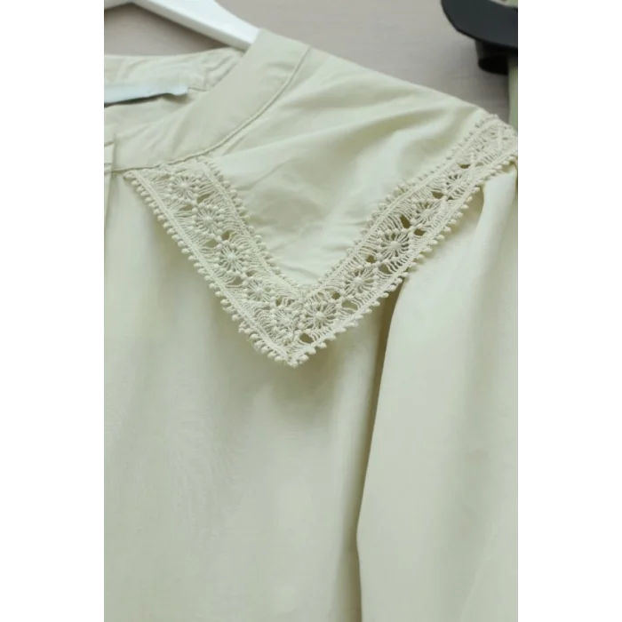 Bebe Yaka Dantel Detaylı Düğmeli Poplin Gömlek -Bej