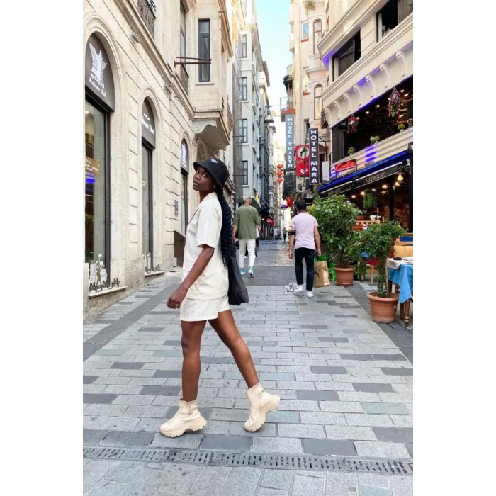 Bej Ceket Ve Şort Takım